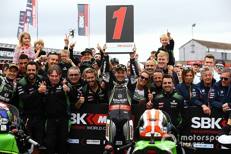 SBK, Donington, Superpole Race: Rea vince con bandiera rossa