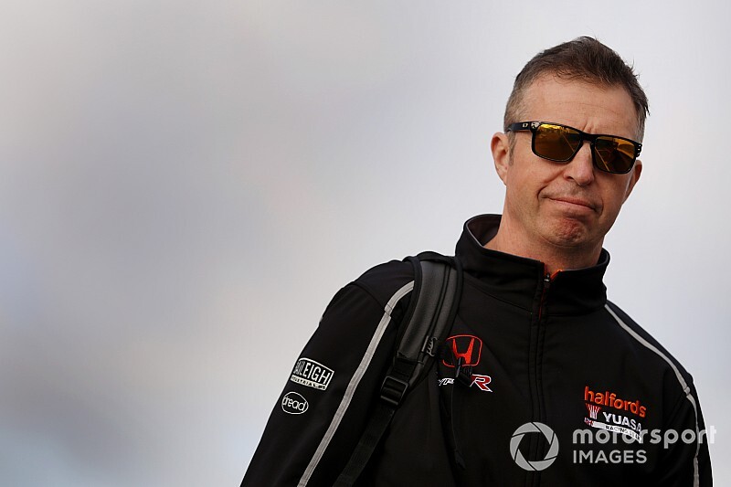 Injured Neal aims to return for BTCC opener