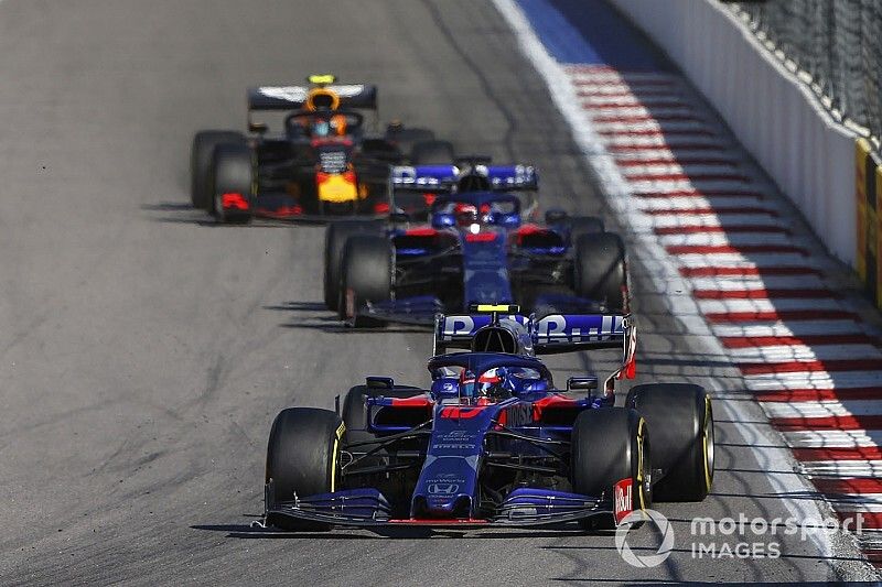 Pierre Gasly, Toro Rosso STR14, leads Daniil Kvyat, Toro Rosso STR14, and Alex Albon, Red Bull RB15