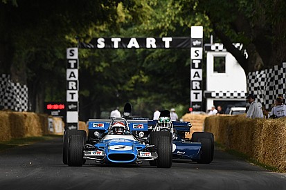 80 évesen is a volán mögött: Jackie Stewart és fiai parádéja