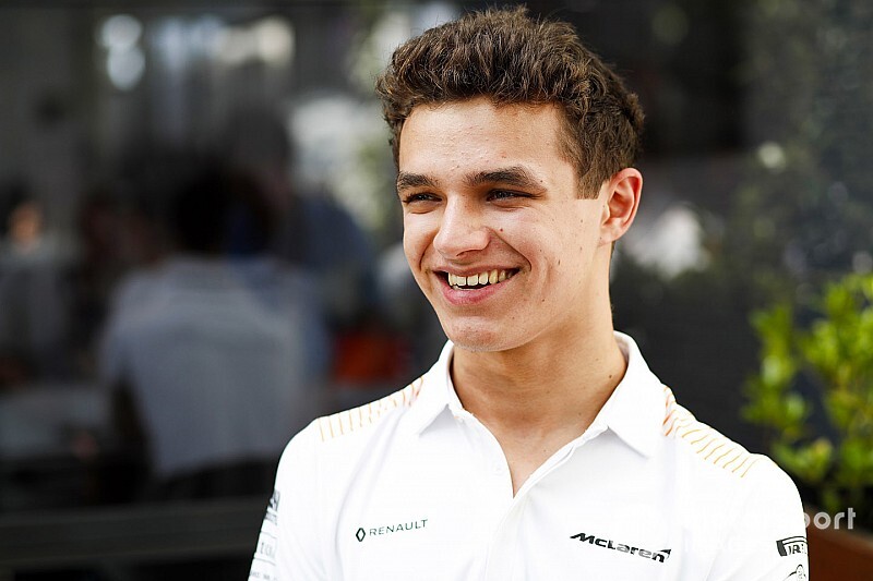 Zhou verslaat Vandoorne in simrace, Norris zorgt voor hilariteit