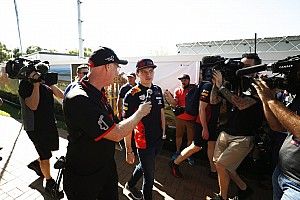Verstappen domináns virtuális győzelme Barcelonában, Norrison megint a technika fogott ki