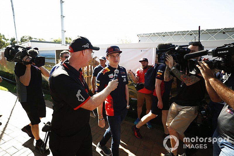 Verstappen domináns virtuális győzelme Barcelonában, Norrist ledobta a szerver