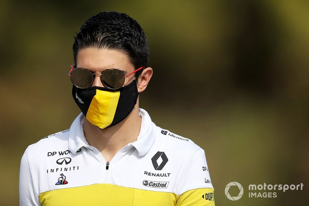 Esteban Ocon, Renault arrives at the track