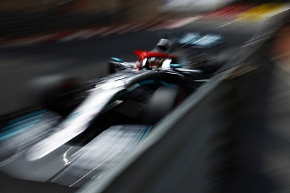Hamilton kitörő örömmel értékelte Bottas legyőzését