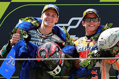 MotoGP Barcelona: Lorenzo favori isimleri düşürdü, Marquez kazandı!