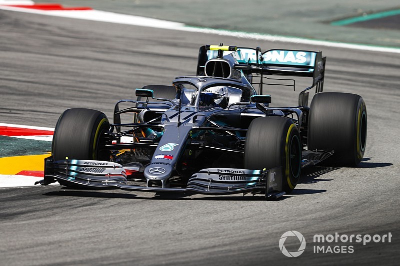 Mercedes imponeert in tweede training, Verstappen vijfde