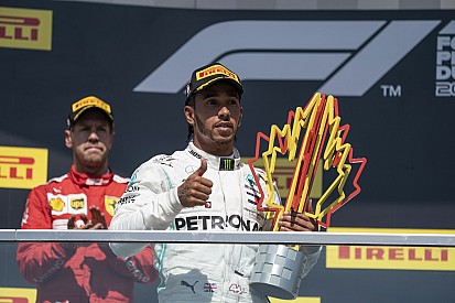 Zesde wereldtitel lonkt al voor Hamilton: "Zit in goede positie"