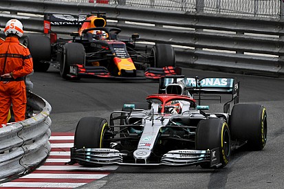 Hamilton behaalt zwaarbevochten zege, Verstappen vierde na straf