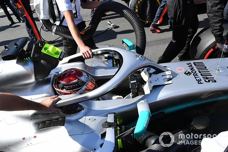 Lewis Hamilton, Mercedes AMG F1 W10, sur la grille