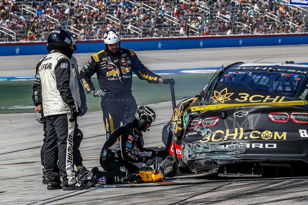 Kyle Busch, Richard Childress Racing, 3CHI Chevrolet Camaro wreck