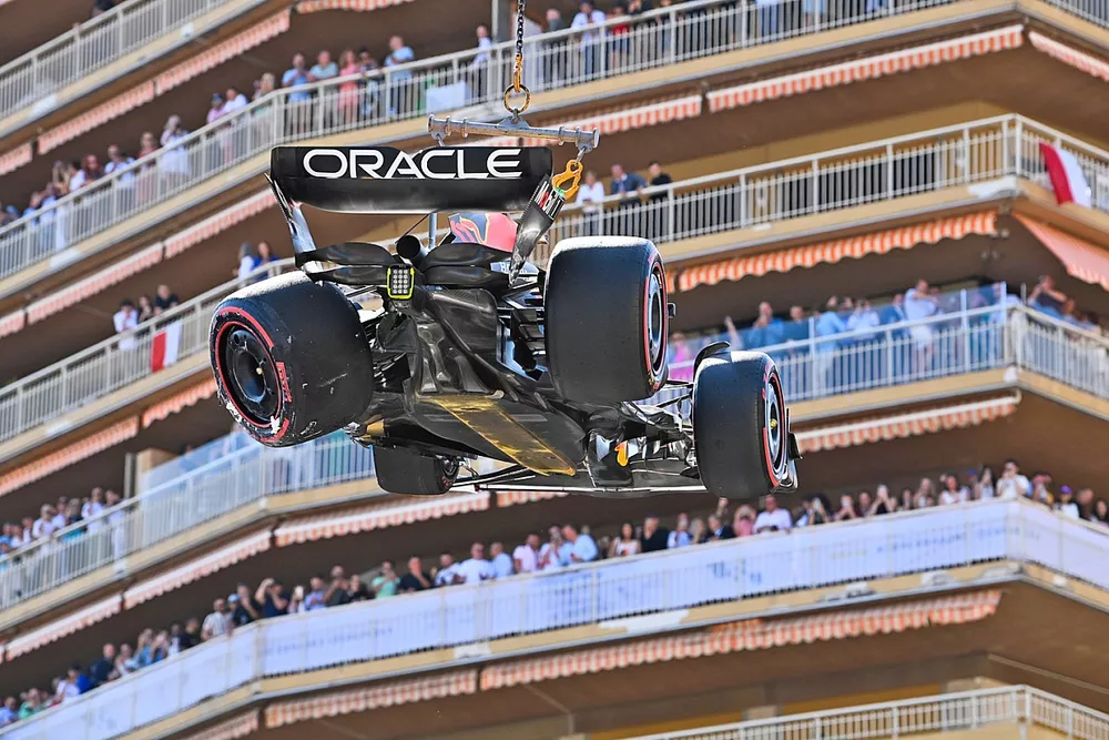 Marshals remove the car of Sergio Perez, Red Bull Racing RB19, from the circuit after a crash in Q1