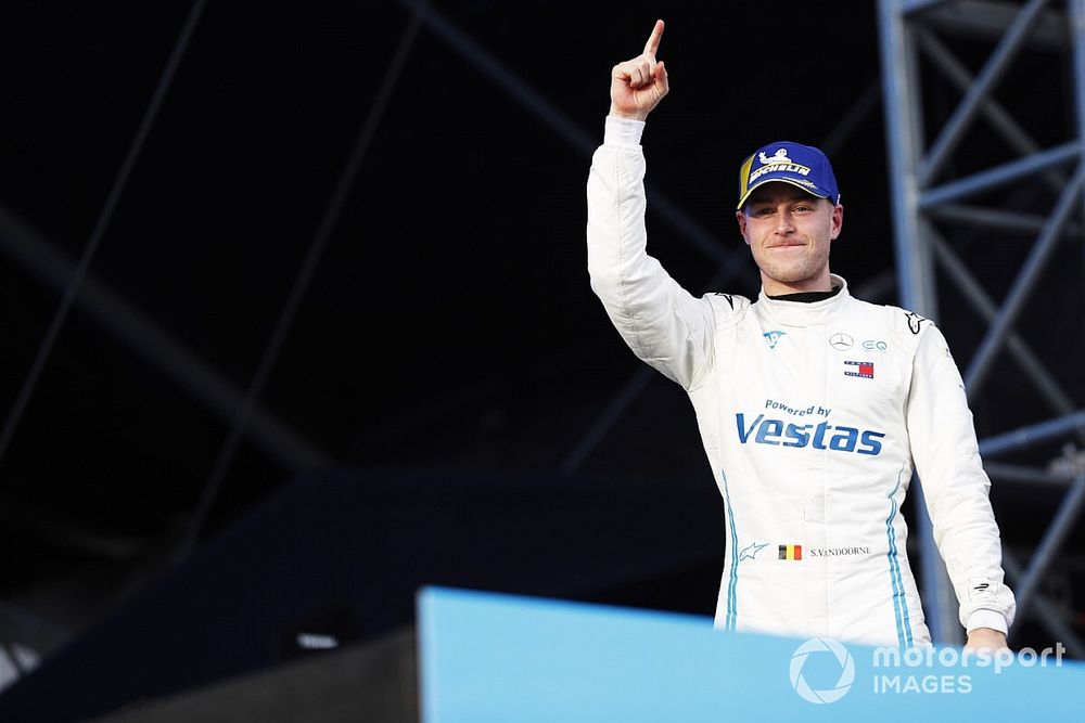 Vandoorne kampioen in Race at Home Challenge van Formule E