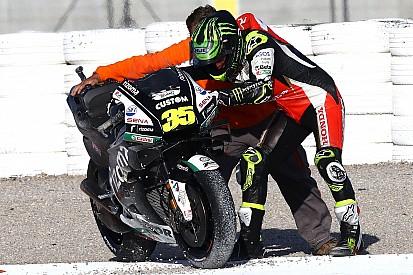 Rabbia Crutchlow: "Mi rubano ingegneri per darli ad Alex Marquez"