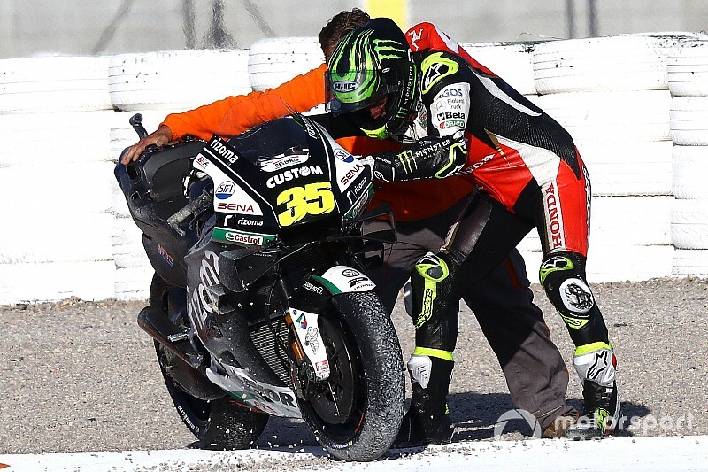 Rabbia Crutchlow: "Mi rubano ingegneri per darli ad Alex Marquez"