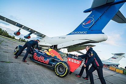 «Космонавт повредил машину головой». Как Red Bull снимала пит-стоп в невесомости