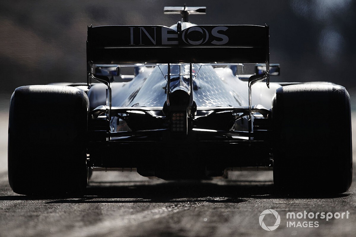 Wolff: "Di motore dobbiamo recuperare su Ferrari"
