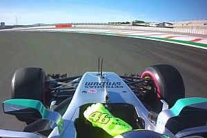 Vidéo - Le tour embarqué de Rossi dans la Mercedes de Hamilton