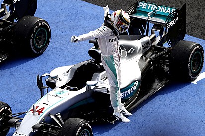 Hamilton: Gyerekek szenvednek az önző emberek miatt