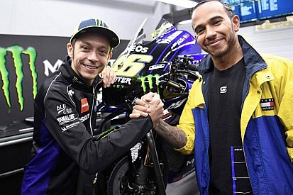 Rossi hoopt met Hamilton te ruilen van plek