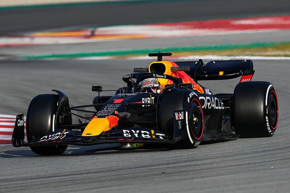 Verstappen kilometervreter tijdens eerste F1-testdag, Norris bovenaan