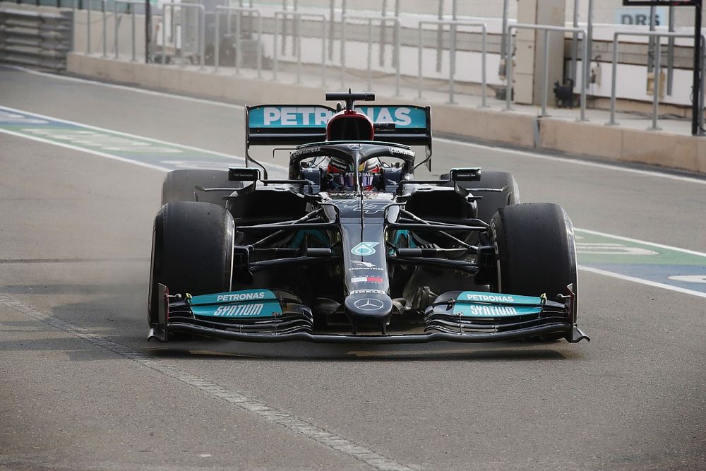Hamilton: Egy kicsit lassú vagyok és az autó is megsérült