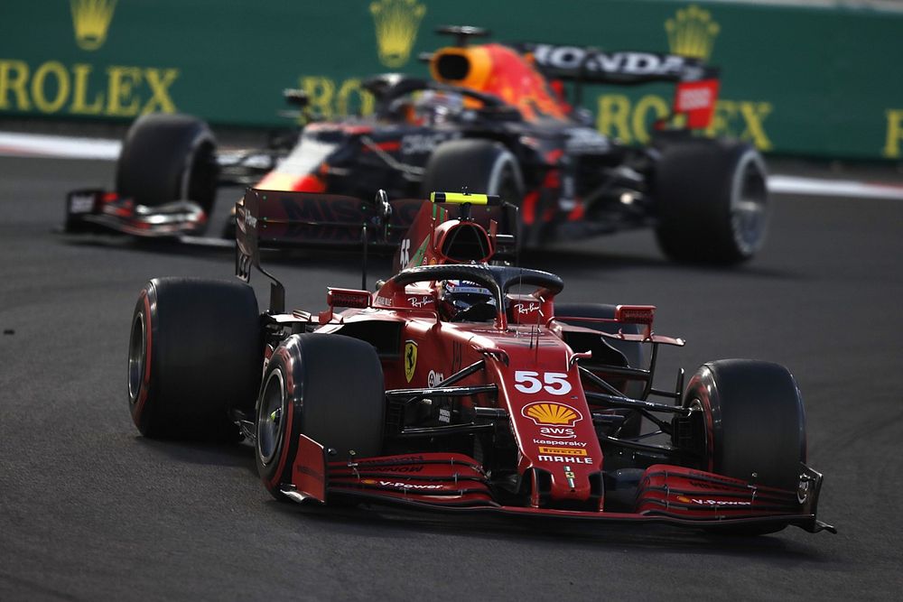 Sainz blij met F1-titel Verstappen: “Is eigenlijk ook goed voor mij”