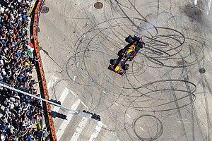 VIDEO: Sergio Pérez calienta el GP de Estados Unidos con exhibición
