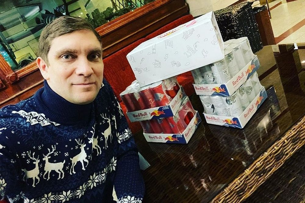 Red Bull прислала Петрову напитки. Ему не хватит и на год