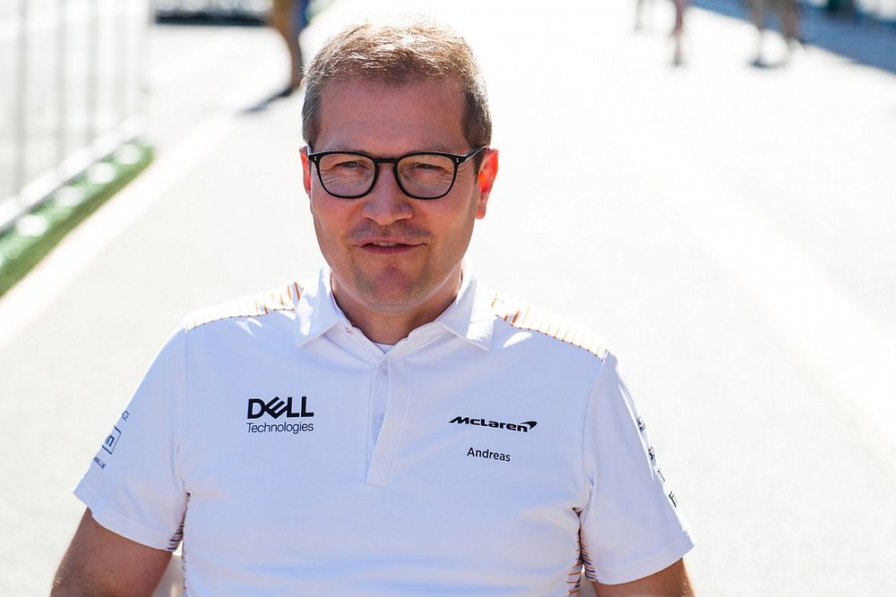 McLaren-csapatfőnök: „Szeretném, ha a Mercedes elmagyarázná, mi folyik itt!”