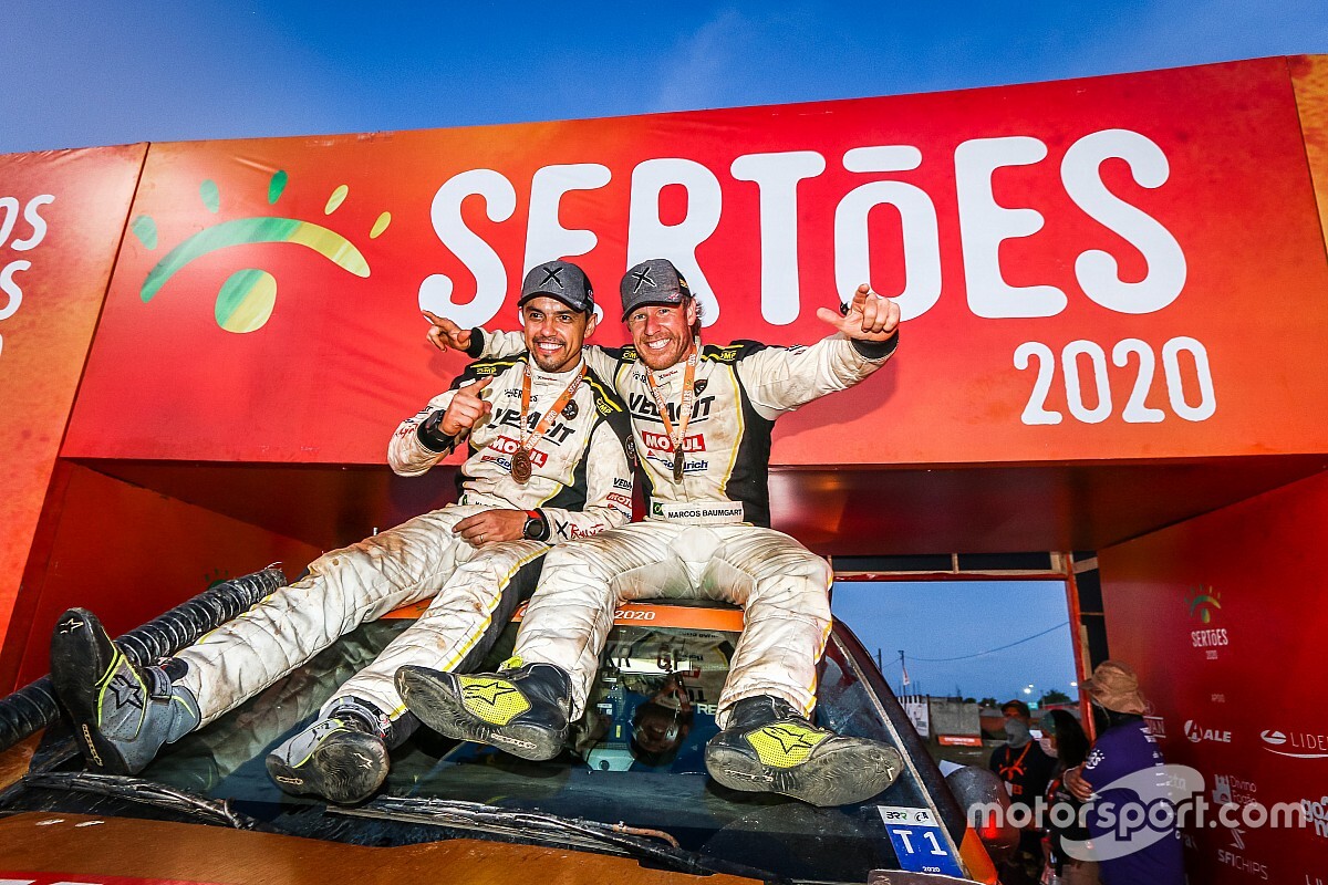 Sertões consagra campeões inéditos nos carros, motos e UTVs