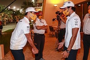 Nem mindennapi módon búcsúzik a McLaren Sainztól