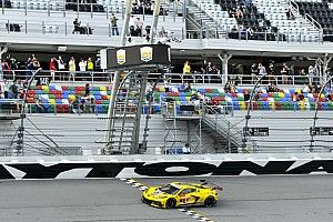 Antonio García celebró las 24 Horas de Daytona en un parking