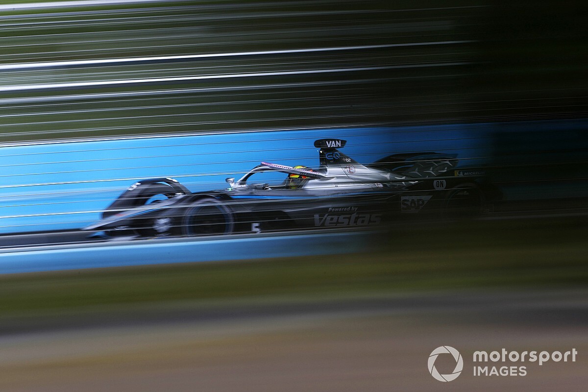 Rome E-Prix: Vandoorne survives Rowland challenge to take pole