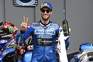 Rins: “Márquez es bueno jugando, pero yo voy aprendiendo”