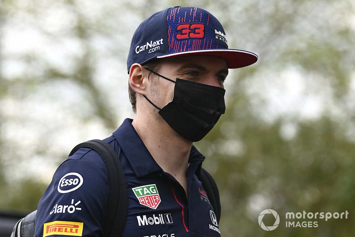 Verstappen wil met FIA in gesprek over ‘rommelig’ track limits-beleid