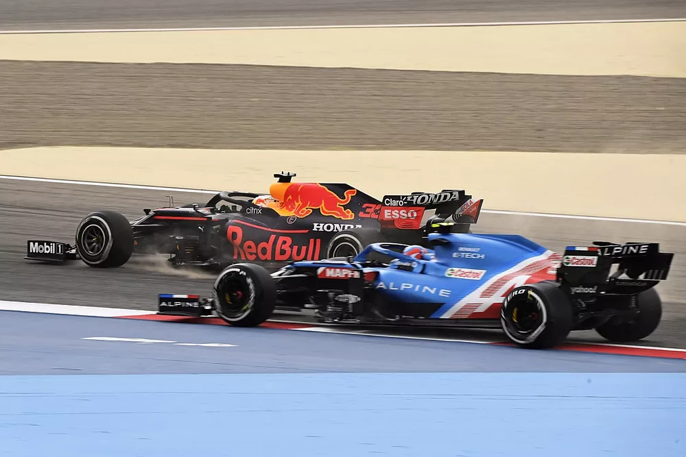 Max Verstappen, Red Bull Racing RB16B and Esteban Ocon, Alpine A521