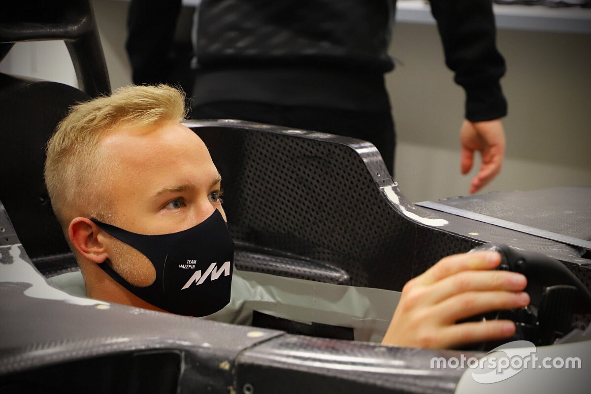 Мазепин прошел подгонку сидения в Haas
