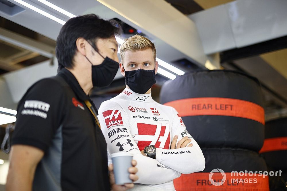 Mick Schumacher, Haas F1, in the garage