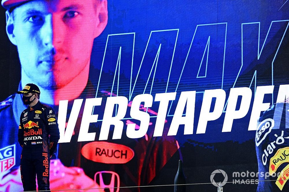 A korábbi világbajnok nem érti Verstappen reakcióját: „Csak vezess!”