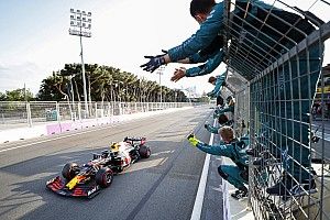 VIDEO: la celebración de Red Bull y Sergio Pérez tras su victoria