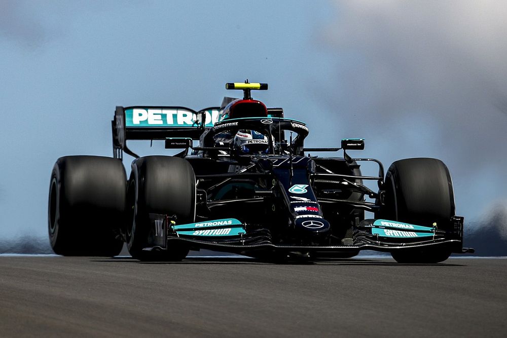 EL1 - Bottas devance un Verstappen qui a vibré