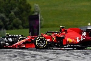Sainz explica el extraño doblaje de Hamilton en Estiria