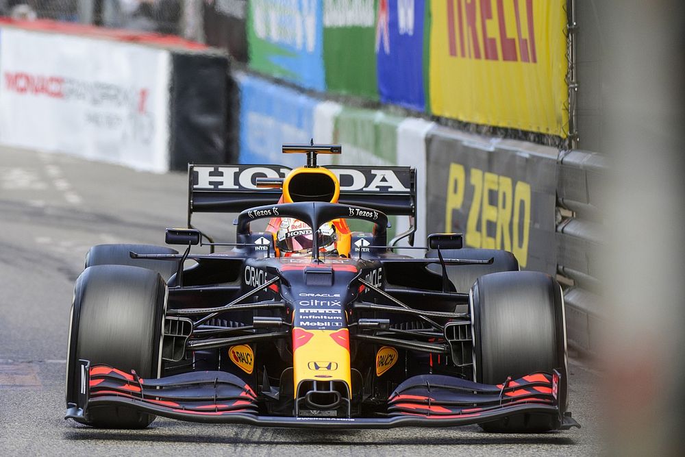 Monaco hatása? A fogadóirodák szerint Bakuban nem Hamilton a favorit
