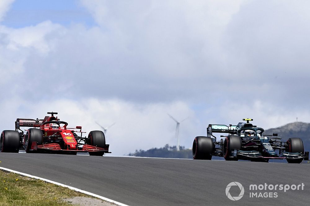 Sebastian Vettel, Aston Martin AMR21, Charles Leclerc, Ferrari SF21