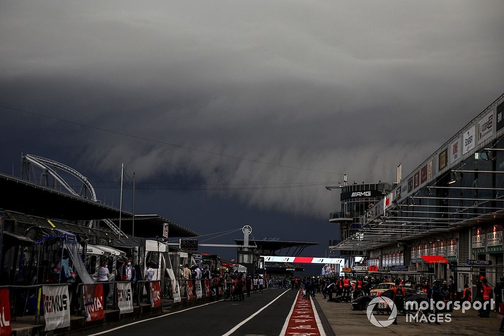La nebbia sospende la 24h del Nürburgring