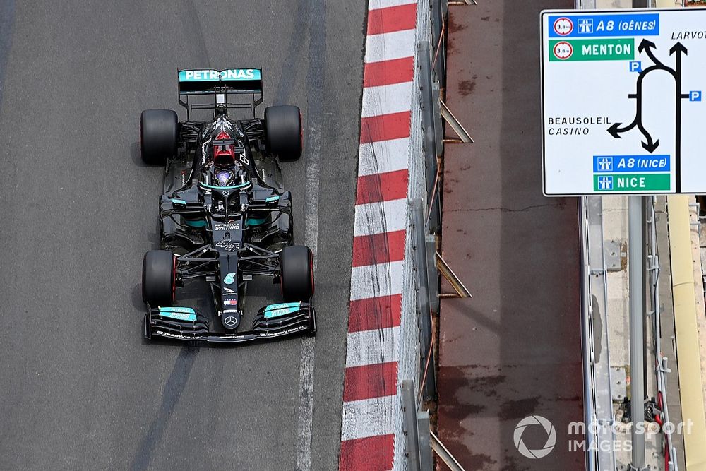 Ubahan Mobil Bikin Hamilton Start Grid Ke-7 di Monako