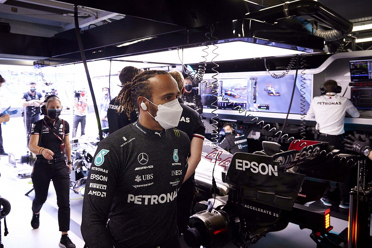 F1: Hamilton reclama no rádio e ignora Mercedes; entenda