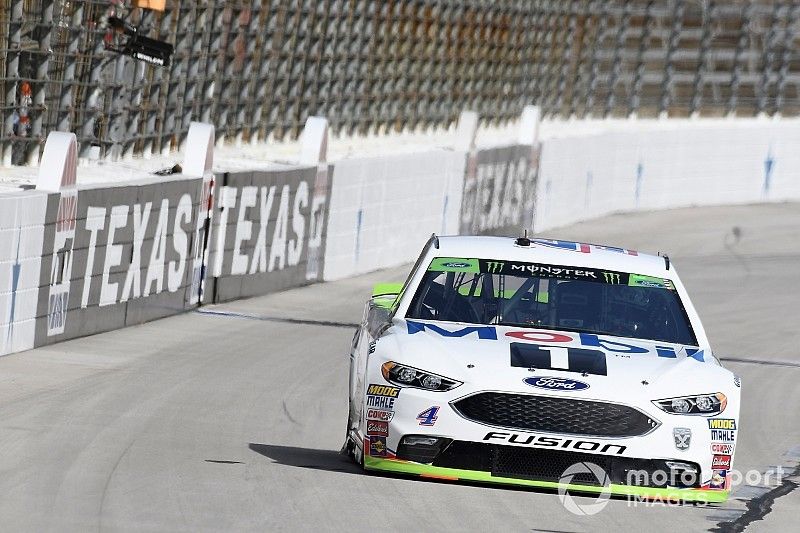 Kevin Harvick dominates Stage 2 at Texas
