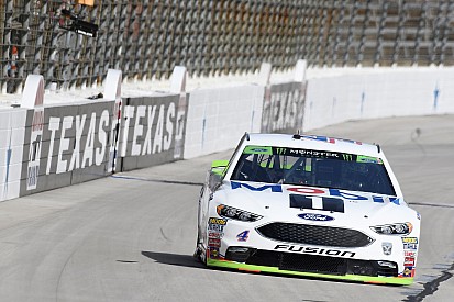 Kevin Harvick dominates Stage 2 at Texas